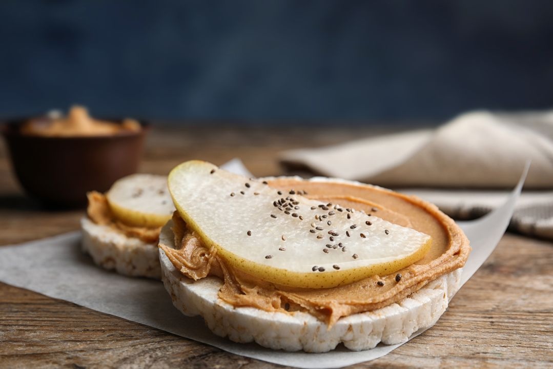 Peanut butter and Rice Cakes for healthy snacks